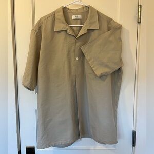 Uniqlo • Men’s Camp Shirt • Cotton Linen • Khaki • Size L